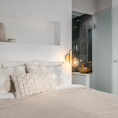 3 Bdrm Stylish W Pool In Puerto Banus Marbella