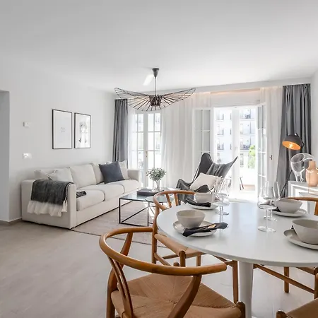 Apartment 3 Bdrm Stylish W Pool In Puerto Banus Marbella