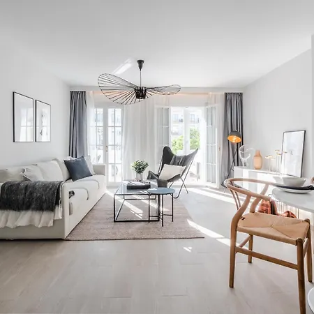 Apartment 3 Bdrm Stylish W Pool In Puerto Banus