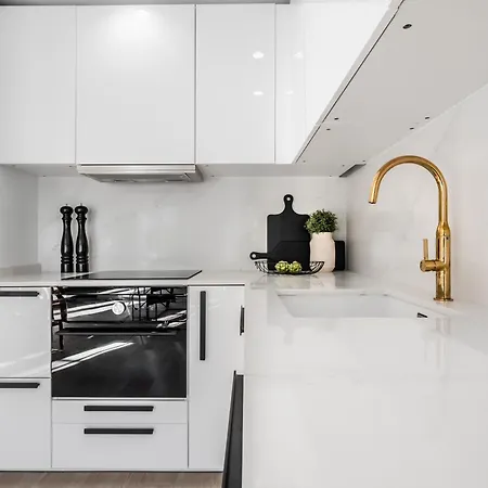 Apartment 3 Bdrm Stylish W Pool In Puerto Banus *